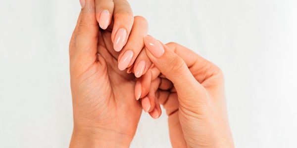 Jak usunąć paznokcie żelowe w domu