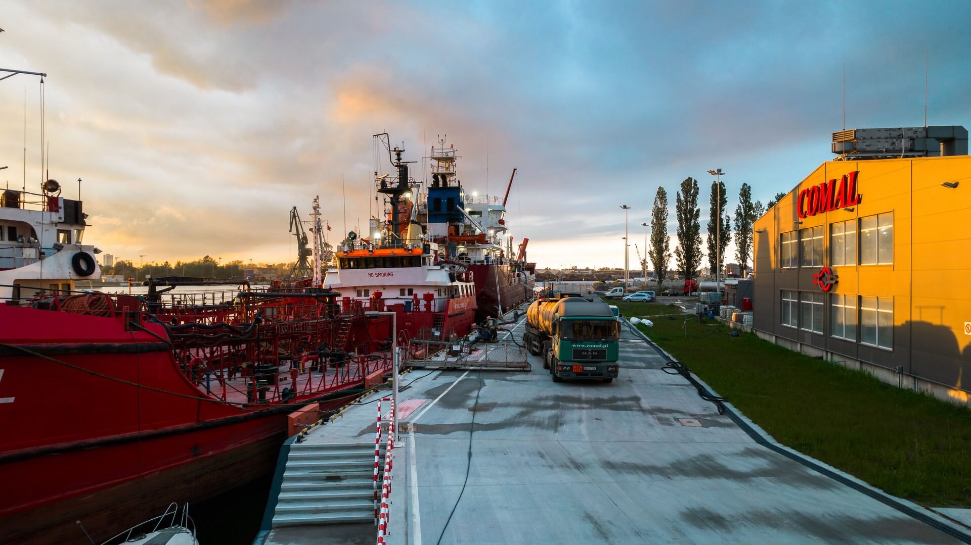Jakie usługi oferuje morski terminal przeładunkowy